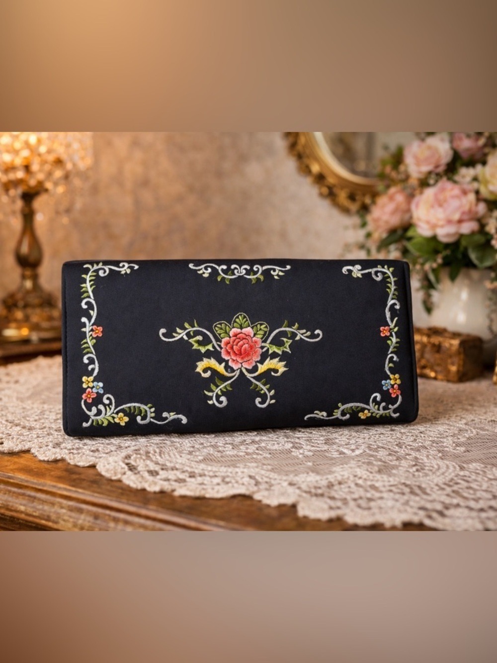 NWOT VINTAGE Estate 70s 80s Art-to-Wear Chinese Silk Floral Embroidered Clutch